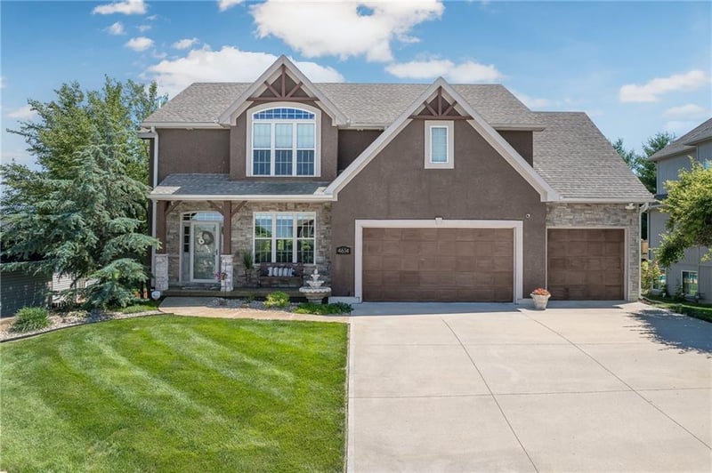 4614 Corinth Dr, St Joseph, MO 64506