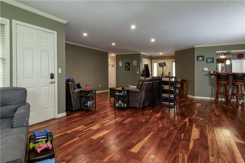 105 W Lincoln St, Frontenac, KS 66763