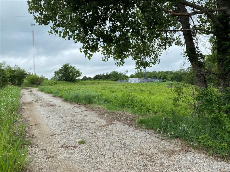22172 Lone Elm Rd, Spring Hill, KS 66083