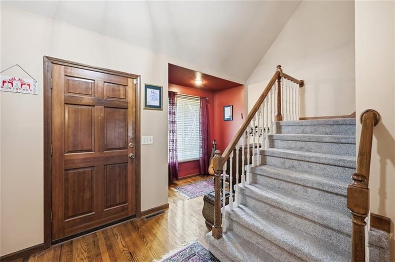 107 Willow Dr, Lansing, KS 66043