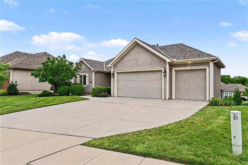 10015 N Michigan Ave, Kansas City, MO 64155