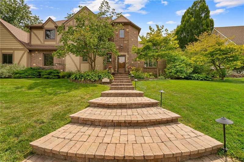 12401 W 110th Ter, Overland Park, KS 66210