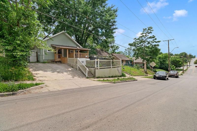 5441 E 27th St, Kansas City, MO 64127