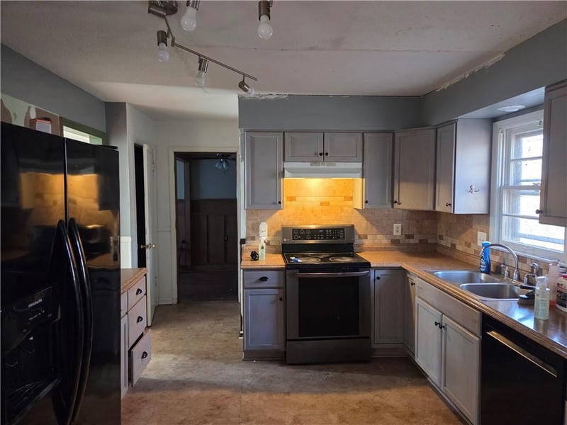8510 E 110th Ter, Kansas City, MO 64134