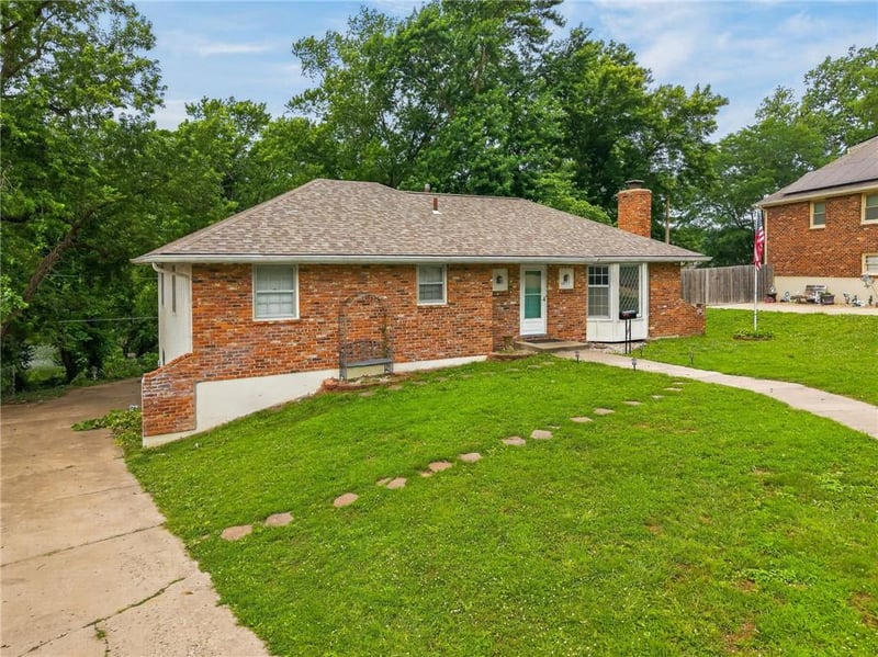 6832 Sterling Ave, Raytown, MO 64133