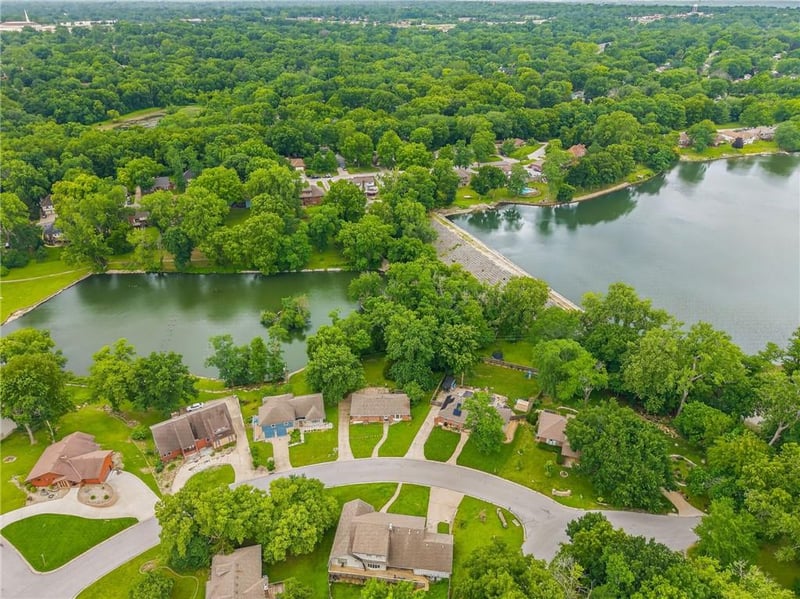 6832 Sterling Ave, Raytown, MO 64133