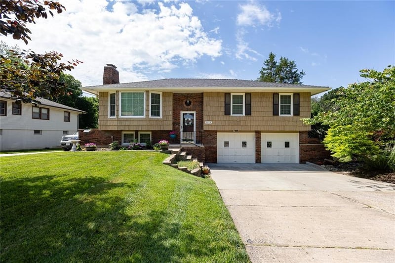 7513 W High Dr, Pleasant Valley, MO 64068