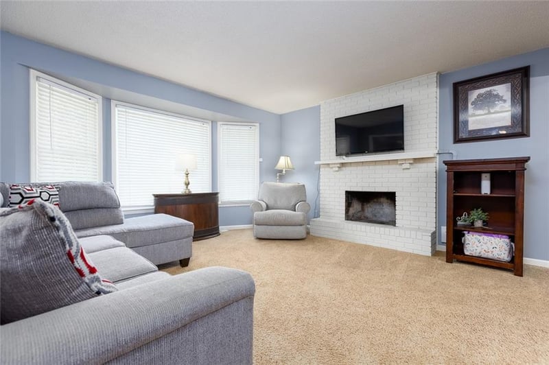 7513 W High Dr, Pleasant Valley, MO 64068
