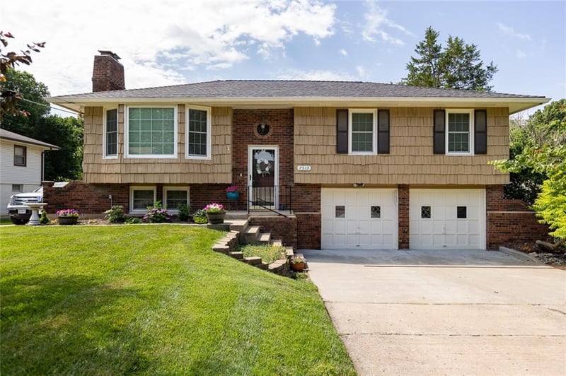 7513 W High Dr, Pleasant Valley, MO 64068