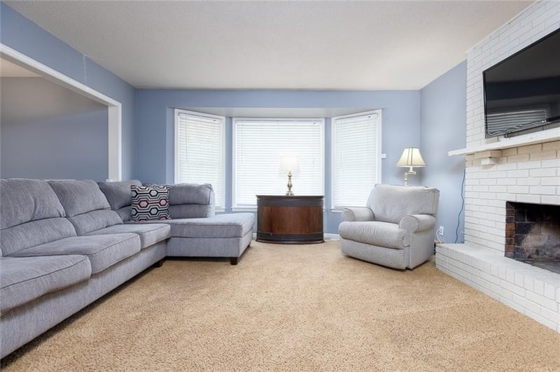 7513 W High Dr, Pleasant Valley, MO 64068
