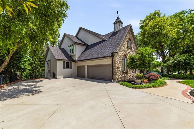14107 Manor Rd, Leawood, KS 66224