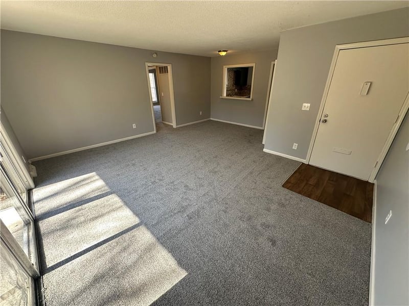8725 Countryshire Ln, Kansas City, MO 64138
