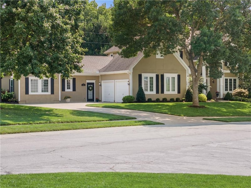 1041 SW Ellis Dr, Lee's Summit, MO 64081