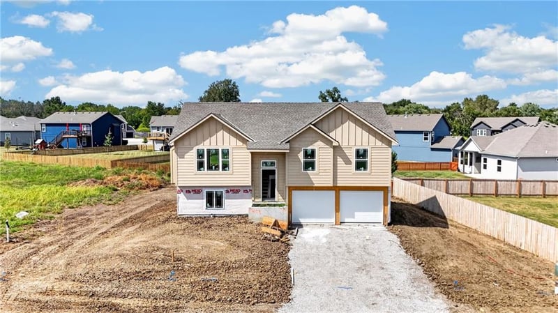 11208 207th St, Peculiar, MO 64078