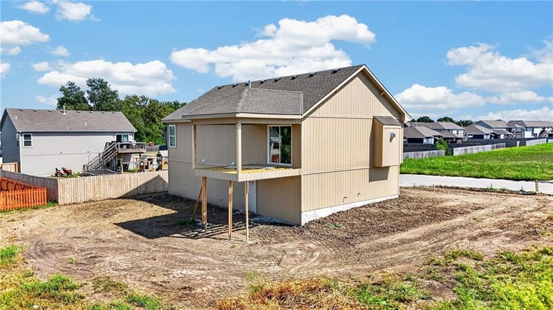 11208 207th St, Peculiar, MO 64078