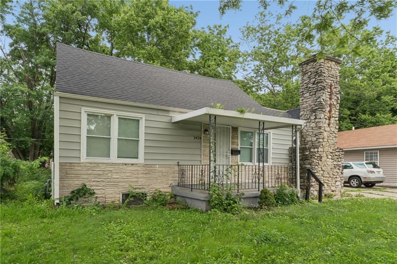 2428 Oakley Ave, Kansas City, MO 64127