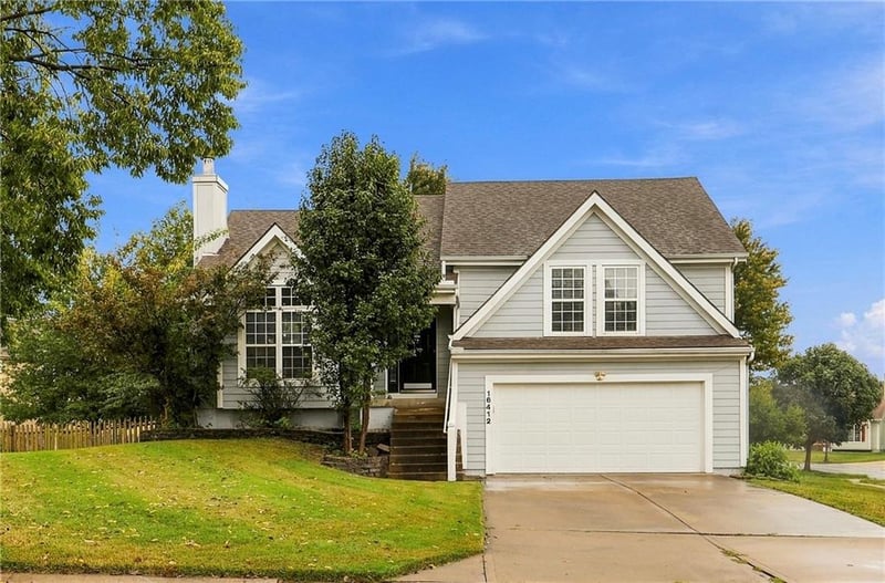 16412 W 157th Ter, Olathe, KS 66062