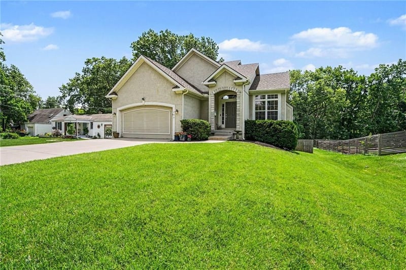 703 E 109th St, Kansas City, MO 64131