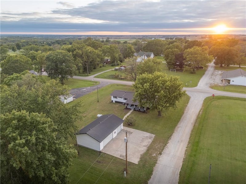 420 S 8th St, Breckenridge, MO 64625
