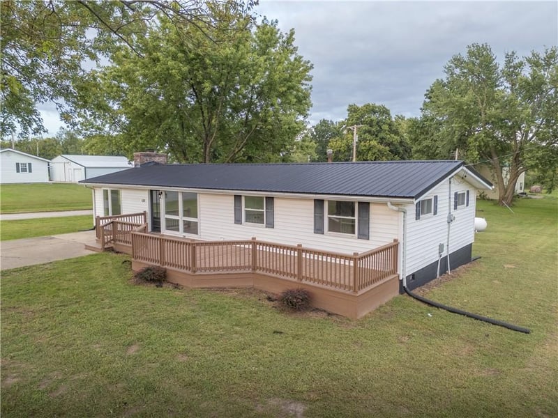 420 S 8th St, Breckenridge, MO 64625
