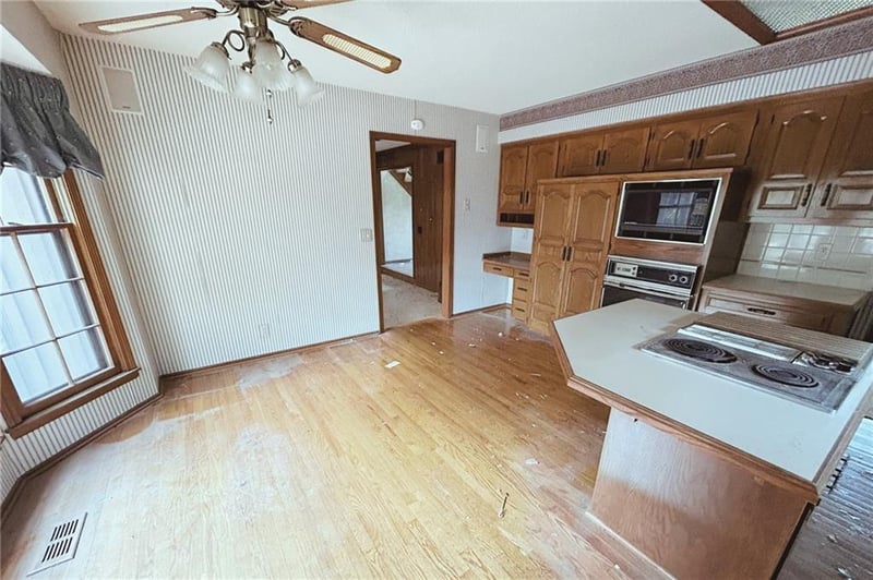 11651 Grant Dr, Overland Park, KS 66210