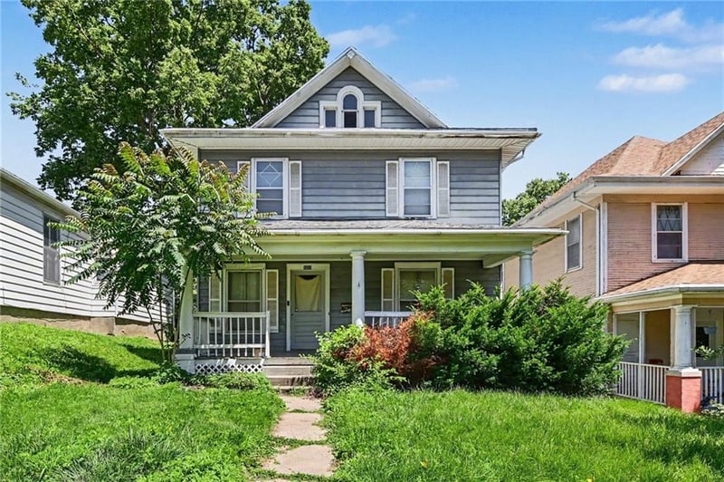2221 Faraon St, St Joseph, MO 64501