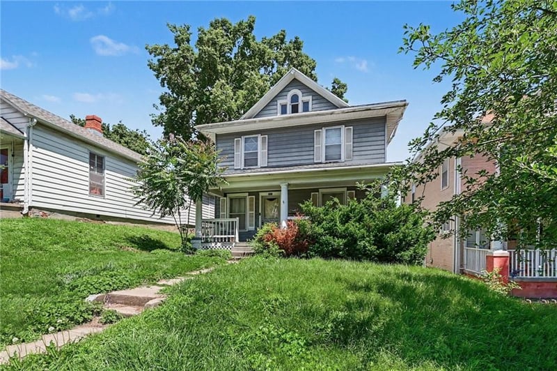 2221 Faraon St, St Joseph, MO 64501