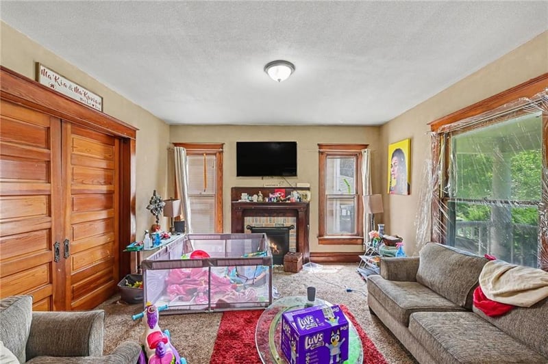 2221 Faraon St, St Joseph, MO 64501