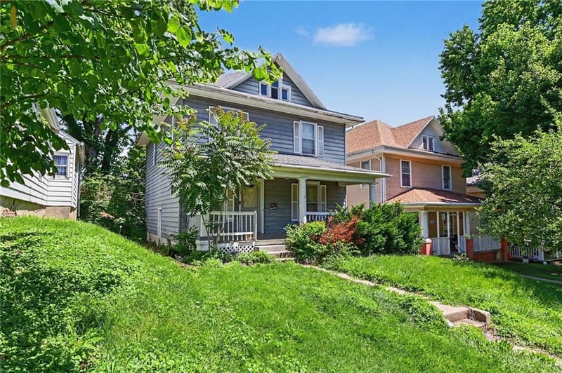 2221 Faraon St, St Joseph, MO 64501