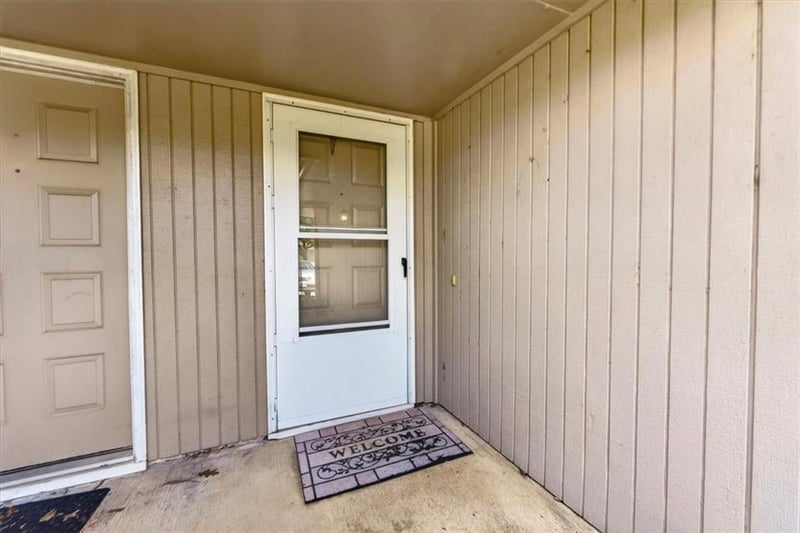 210 NW Nottingham Dr, Blue Springs, MO 64014