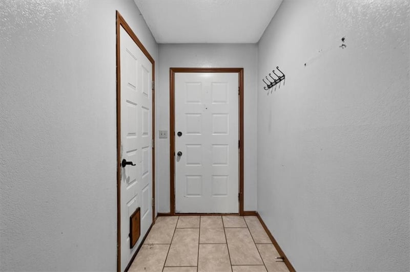 210 NW Nottingham Dr, Blue Springs, MO 64014