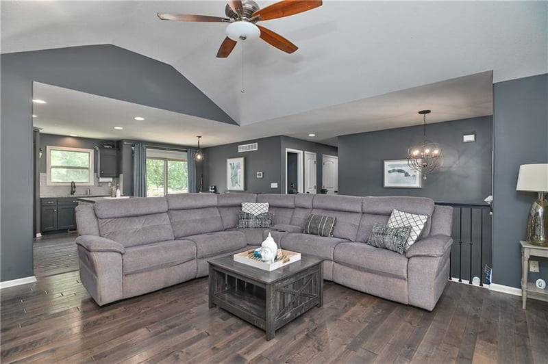 20022 W 220th Ter, Spring Hill, KS 66083