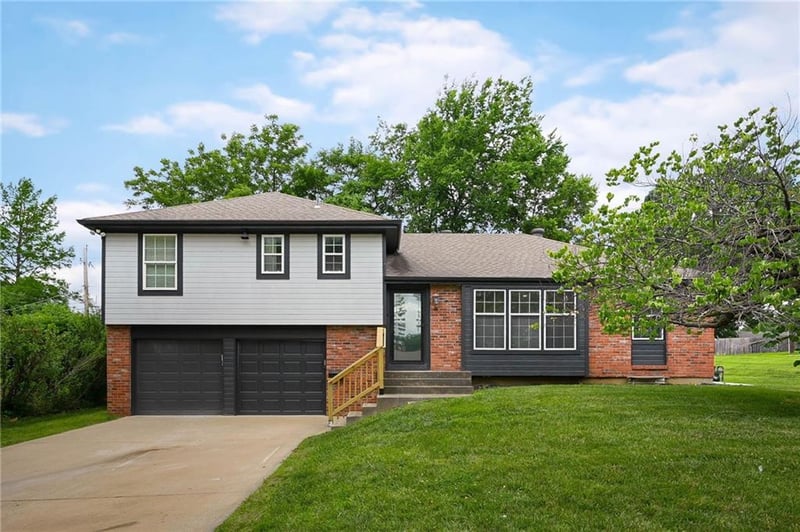 6700 Mastin St, Shawnee, KS 66203