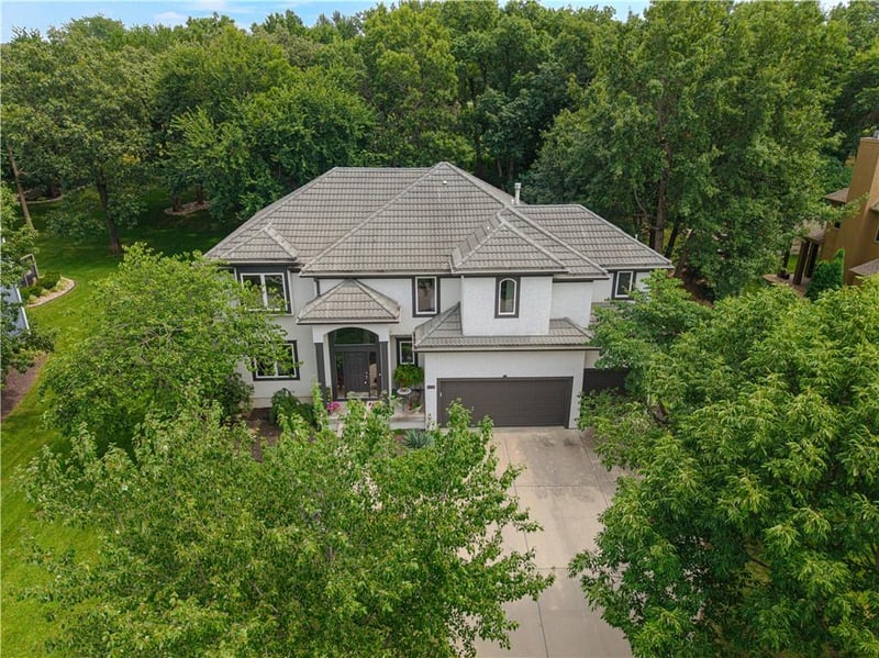 9129 Redbud Ln, Lenexa, KS 66220