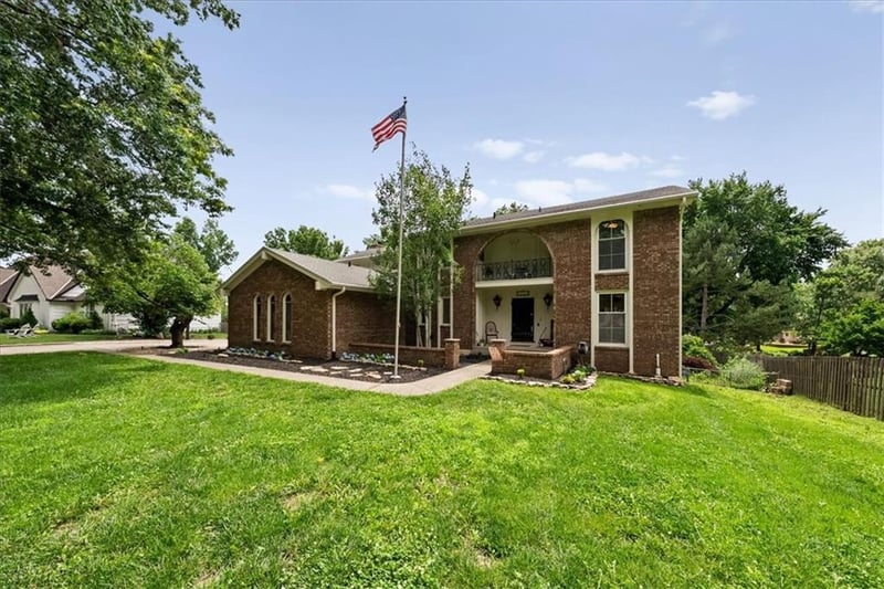 11818 Central St, Kansas City, MO 64114