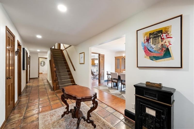 11818 Central St, Kansas City, MO 64114