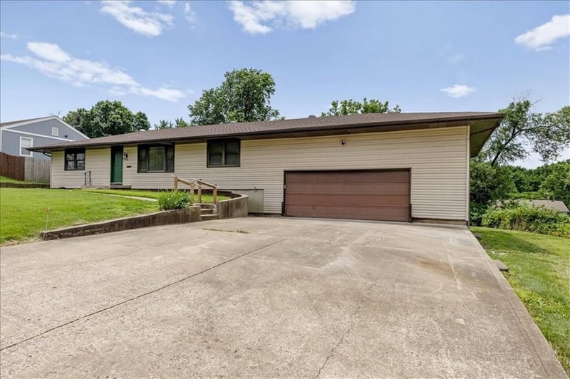 5416 Agnes Ave, Kansas City, MO 64130