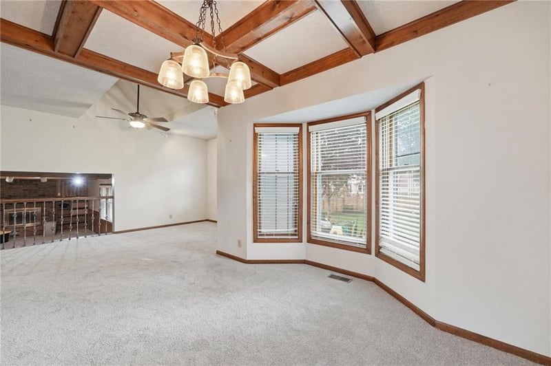 9017 Crescent Ct, Kansas City, MO 64138
