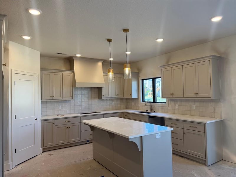 3024 NE 102nd St, Kansas City, MO 64155