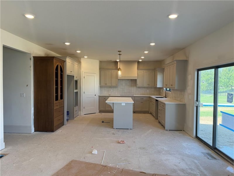 3024 NE 102nd St, Kansas City, MO 64155