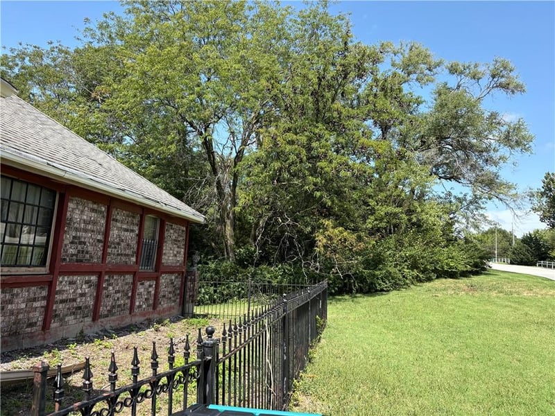 6940 Renner Rd, Shawnee, KS 66217