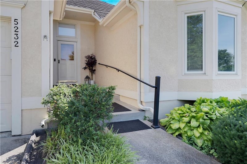 5232 W 121st St, Overland Park, KS 66209