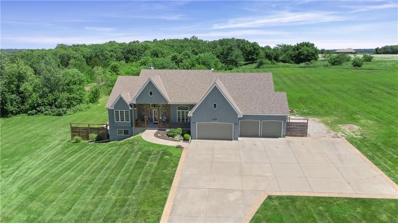 28265 Overbrook Rd, Paola, KS 66071