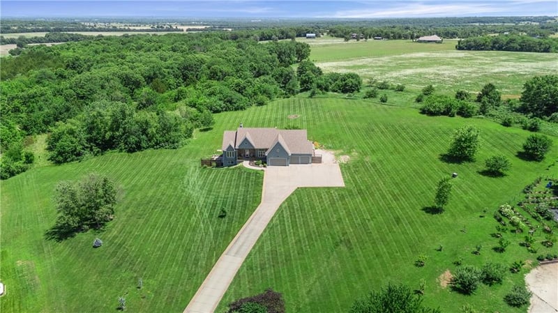 28265 Overbrook Rd, Paola, KS 66071