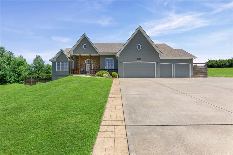 28265 Overbrook Rd, Paola, KS 66071