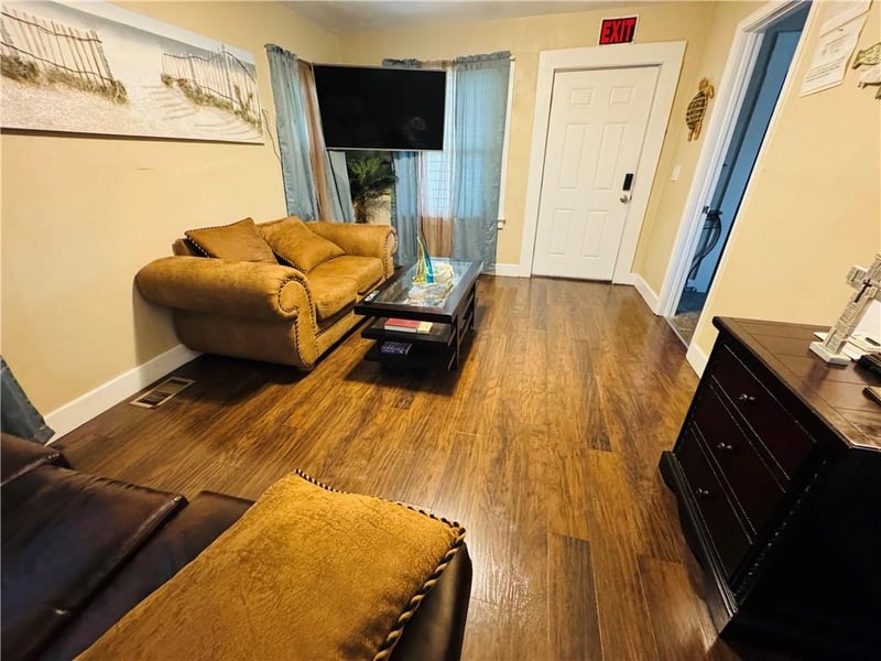 542 Cypress Ave, Kansas City, MO 64124
