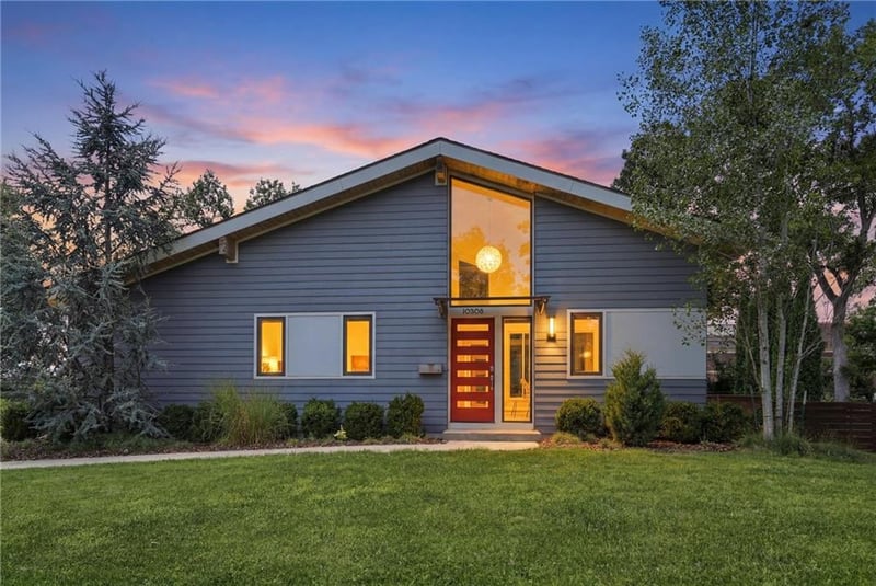 10308 Wenonga Ln, Leawood, KS 66206