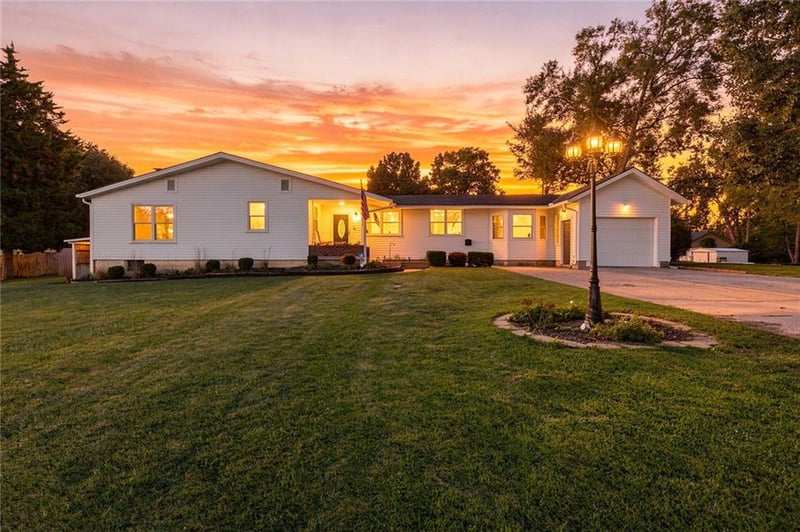 33655 Hillcrest St, De Soto, KS 66018