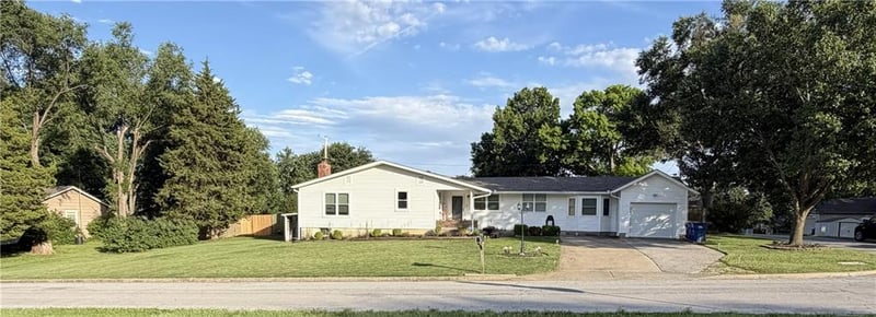 33655 Hillcrest St, De Soto, KS 66018