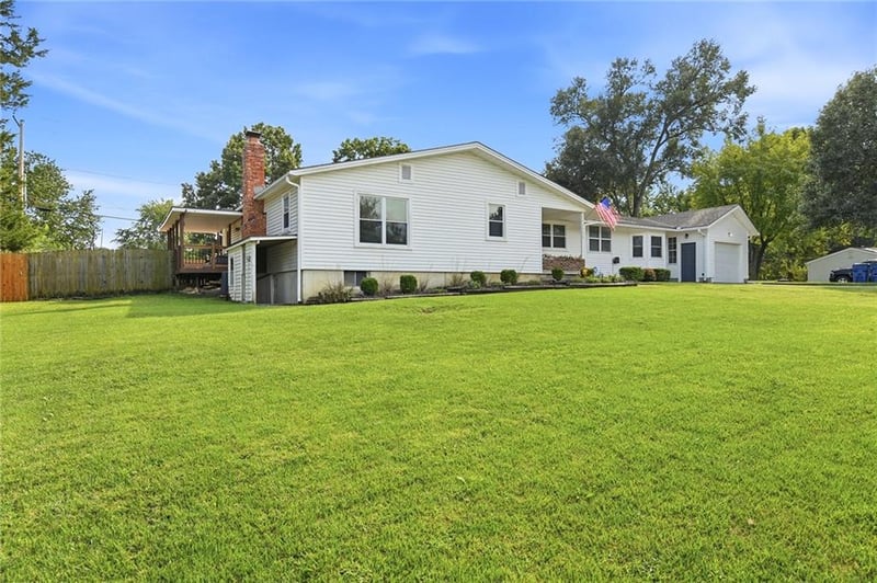 33655 Hillcrest St, De Soto, KS 66018